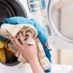 ILUSTRASI: Tempat Praktis untuk Anak Mahasiswa yang Malas Mencuci Baju (IST/Canva)