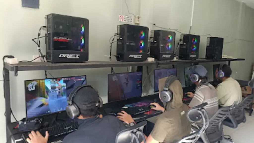 Warnet Yang Bikin Betah: Warnet Sekaligus Tempat Nongkrong!