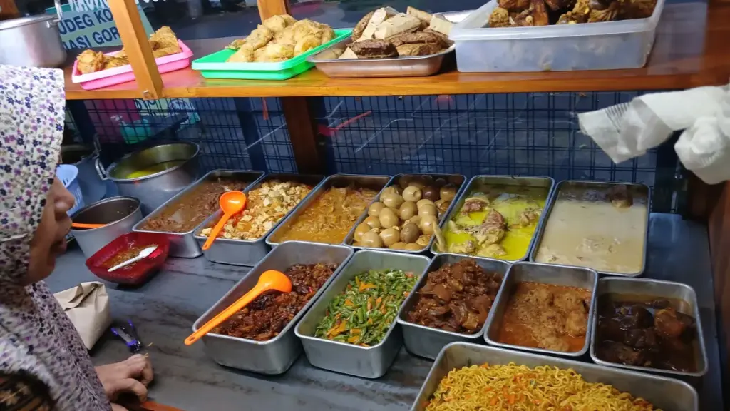 Deretan Tempat Makan Favorit Mahasiswa Jatinangor, Nomor 5 Paling Diminati!