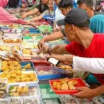 Suasana pembagian takjil gratis di beberapa masjid besar di Kota Bandung seperti Al-Jabbar dan Masjid Raya Ban
