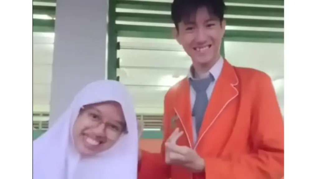 Viral! Momen Hangat Siswi Tunarungu Kenalkan Teman di Depan Kelas, Tuai Pujian Warganet