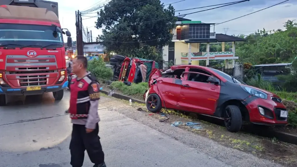 Tiga Mobil Terlibat Tabrakan  di Pamulihan, Dua Korban Luka Berat