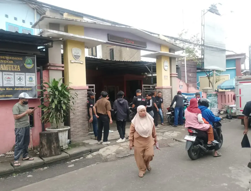 warga-cintamulya-tolak-kades-kembali-menjabat