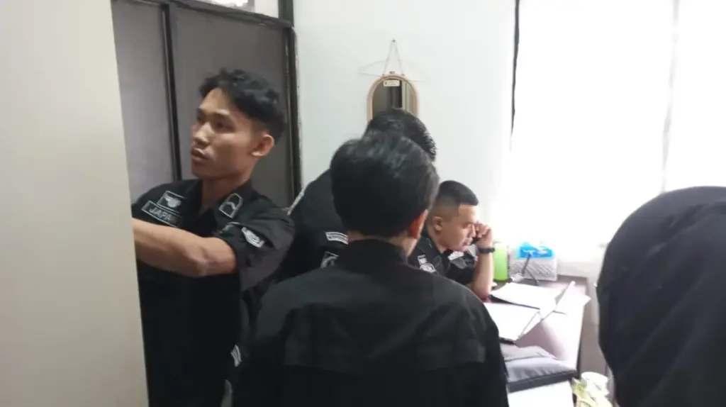 kantor-kesbangpol-sumedang-digeledah-kejari