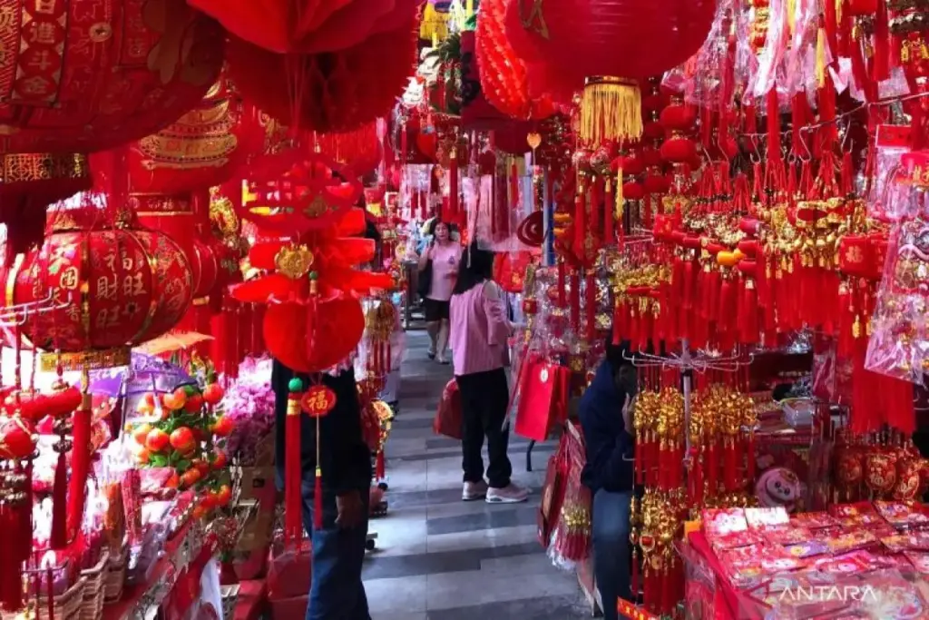 Aksesoris Imlek Mulai Rp.5000, kawasan Glodok Jadi Pusat Pernak-Pernik di Jakarta Barat