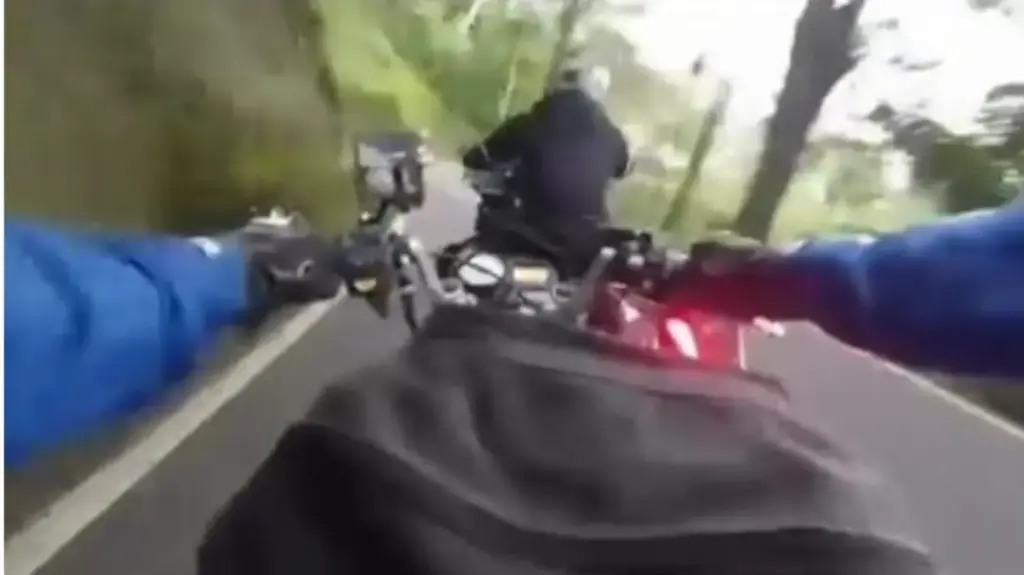 Salipan Gunting Pengendara Moge Berujung Merugikan Pengguna Motor FU Sampai Masuk Jurang