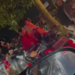 Momen Memalukan Seorang Pria yang Gagal Mencuri Helm Berujung Dipergoki Pemilik dan Disoraki Warga