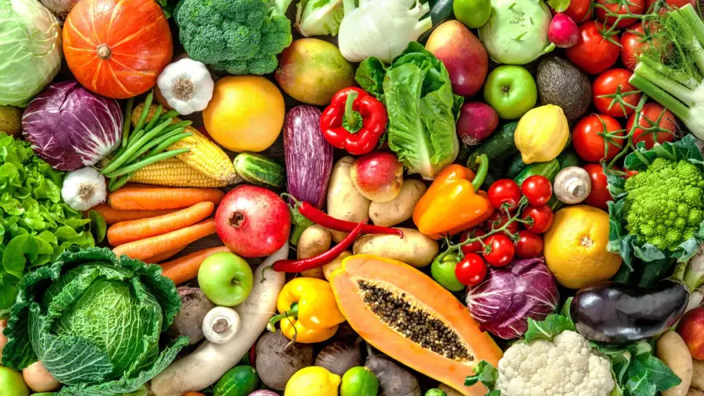 5 Buah dan 5 Sayur Terbaik untuk Melancarkan Pencernaan Secara Alami