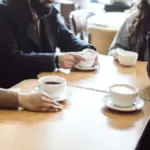 Tarawih Kelar, Nongkrong Bubar? Nggak Dulu! Warkop Jadi Tujuan