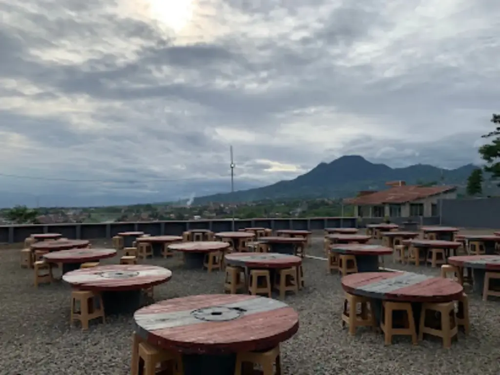 Sore Penuh Cerita: Tempat Ngabuburit Seru di Pamulihan, Sumedang