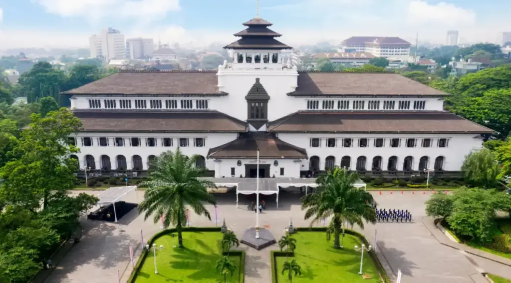 Bingung Sore Ini Mau Ke Mana? Ini Spot Ngabuburit Paling Catchy di Bandung Biar Nggak Cuma Bengong di Kosan