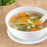 Menu Sahur Ringan Penuh Nutrisi: Sup Ayam Bening Favorit Keluarga