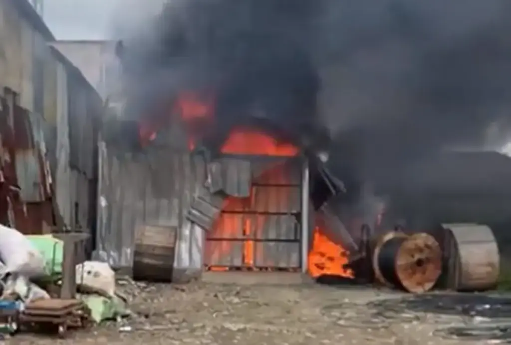 Kebakaran Hebat di Raya Cimareme, Tiga Bangunan Hangus Sekaligus