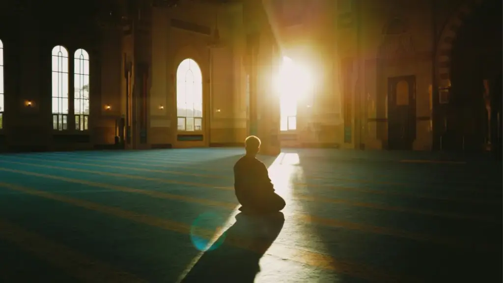 Mengenal I’tikaf, Momen ‘Pause’ dari Ramainya Duniawi dan Fokus Tenang di Penghujung Bulan Suci