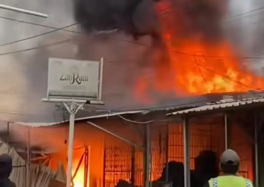 Empat Ruko Terbakar di Kawasan Ruko Saung Indah, Api Dipadamkan dalam Waktu Sekitar Satu Jam