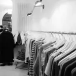 Tetap Tampil Stylish Walau Energi Tipis, 5 Rekomendasi Outfit Ngabuburit