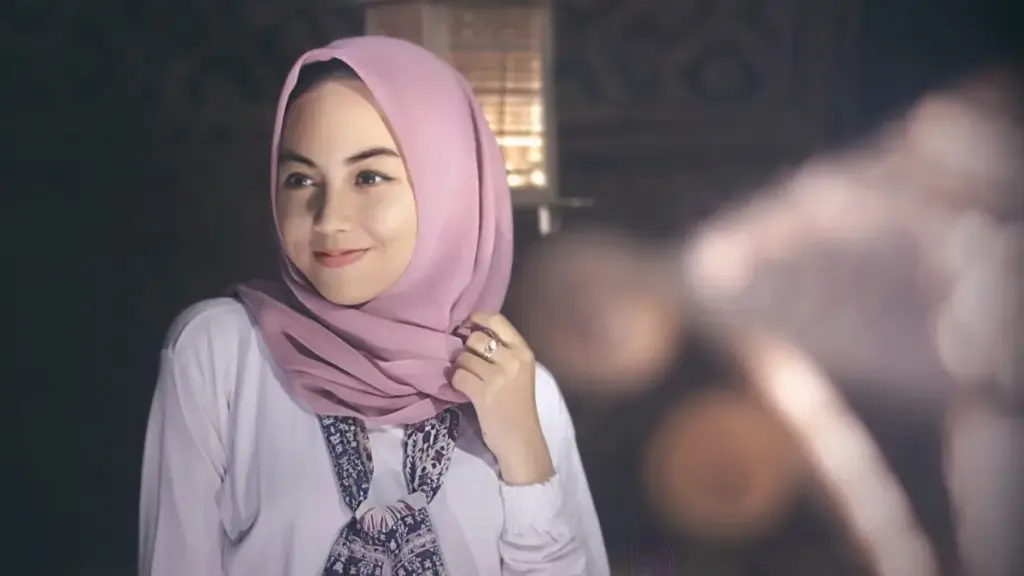 Elegan Tanpa Ribet Tak Sekadar Penutup, Tapi Penegas Pesona: Inspirasi Kerudung Spesial Lebaran