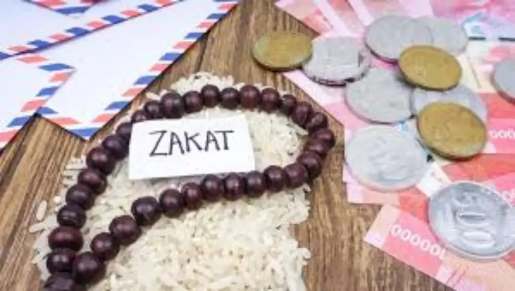 uang dan beras menjadi alat yang sering dijadikan untuk membayar zakat