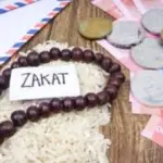 uang dan beras menjadi alat yang sering dijadikan untuk membayar zakat