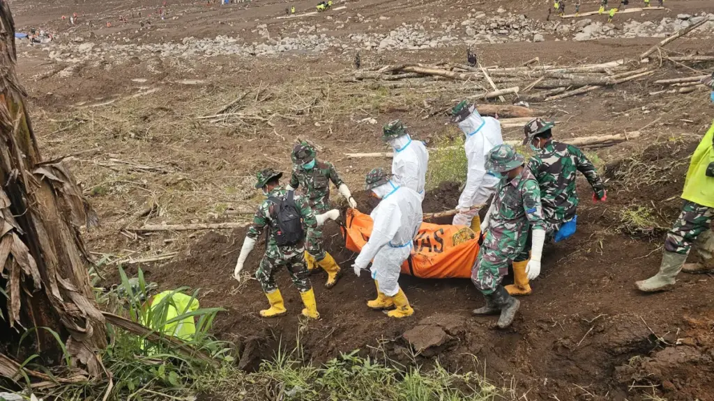 Pertolongan (Basarnas) bersama tim SAR gabungan kembali melanjutkan pencarian.