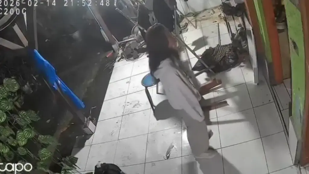 Cuplikan Video Seorang Pria Melakukan Kekerasan Kepada Kekasihnya Viral di Media Sosial