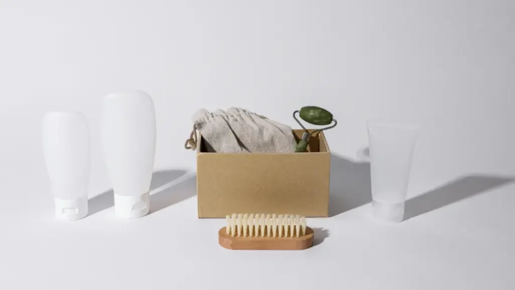 Tips pindahkan isi skincare ke wadah travel