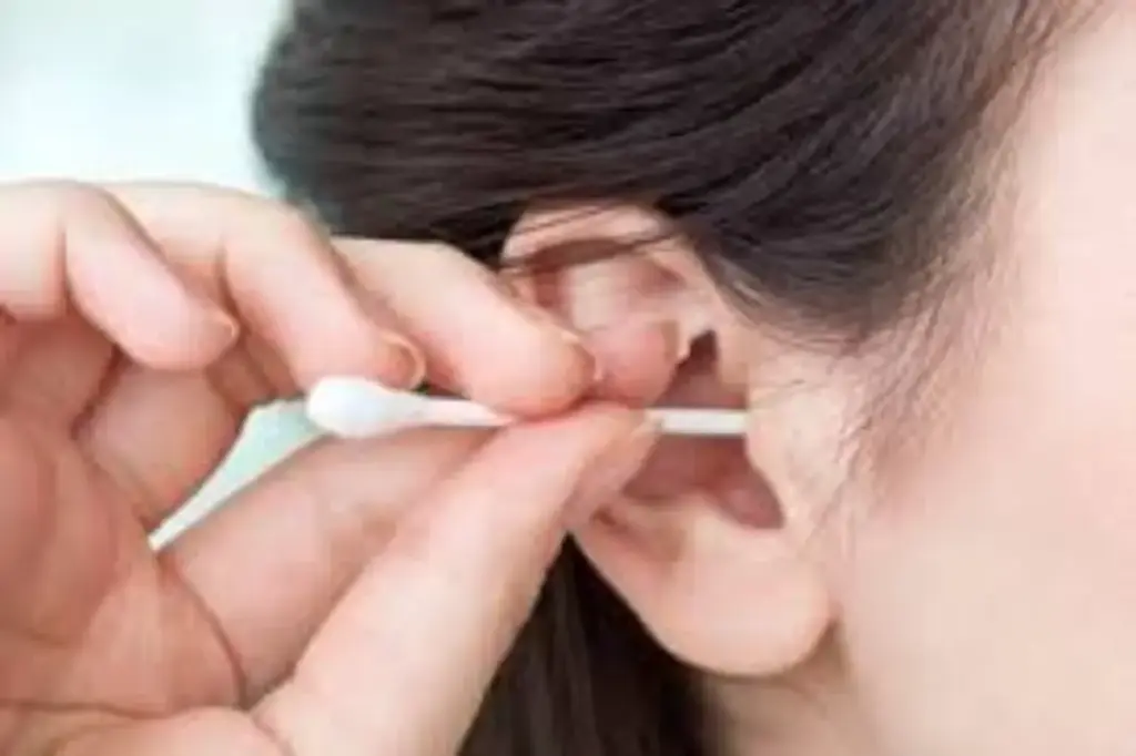 Bolehkah Mengorek Telinga Saat Sedang Berpuasa? Simak Batasan dan Penjelasan Medisnya!