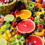 potret buah-buahan tersaji di atas nampan.