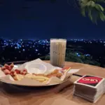 Nongkrong Estetik di Kopi Boekit dengan Pemandangan City Lights Jatinangor