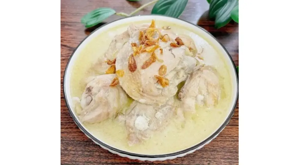 Resep Opor Ayam Kuah Putih untuk Lebaran : Rasanya Bikin Gagal Move On!