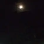 Gerhana Bulan Spektakuler Terangi Langit Indonesia, Warga Antusias Mengabadikan Momen