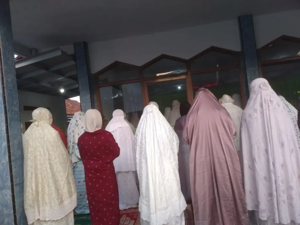 Muhammadiyah di Desa Tanjung Mekar Menunaikan Salat Idulfitri di Masjid Al-Falah