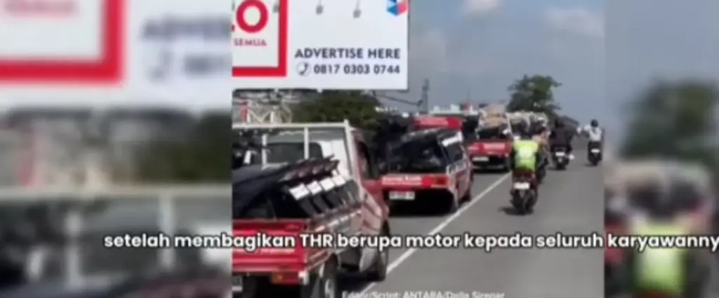 Seorang Owner Rumah Makan di Solo Viral Bagikan THR Motor kepada Seluruh Karyawannya