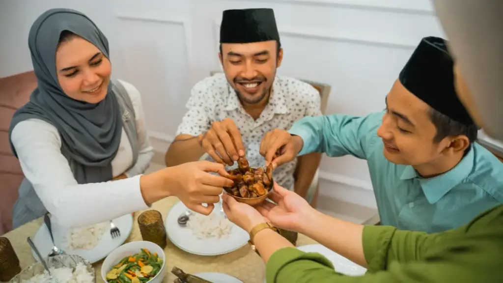 Hangat di Meja Makan: Sajian Spesial untuk Buka Bersama di Rumah dengan Penuh Cinta