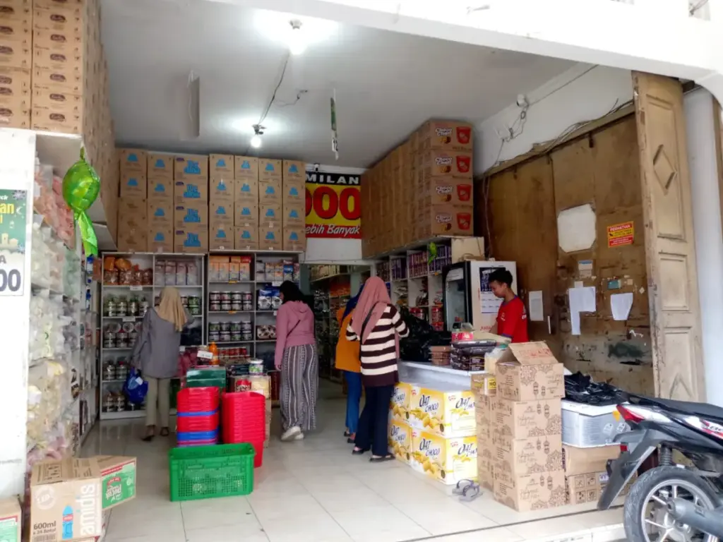 Penjualan Makanan Kering di Pasar Sumedang Meningkat Jelang Lebaran