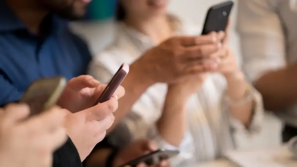 Di Tengah Arus Zaman: Tantangan yang Dihadapi Generasi Muda Muslim Saat Ini