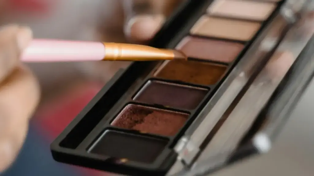 Tips eyshadow untuk Lebaran