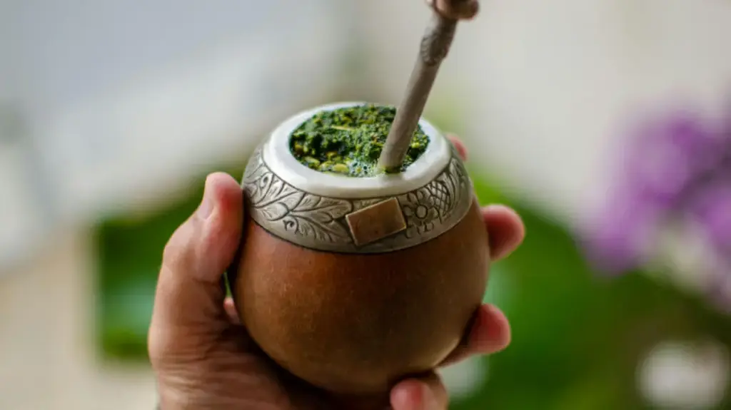 Kenali teh yerba mate, teh khas Amerika Selatan yang tinggi kafein setara dengan kopi.