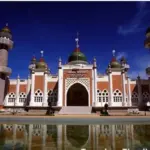 wisata ramah Muslim di Thailand 2026, menampilkan lokasi masjid bersejarah di Bangkok dan rekomendasi kuliner
