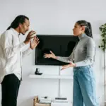 Awas Terjebak Sesat Pikir! Kenali 6 Jenis Logical Fallacy yang Sering Muncul dalam Obrolan Sehari-hari