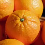 Tips memilih jeruk yang manis dan berkualitas berdasarkan tekstur kulit, warna, dan tingkat kematangan.