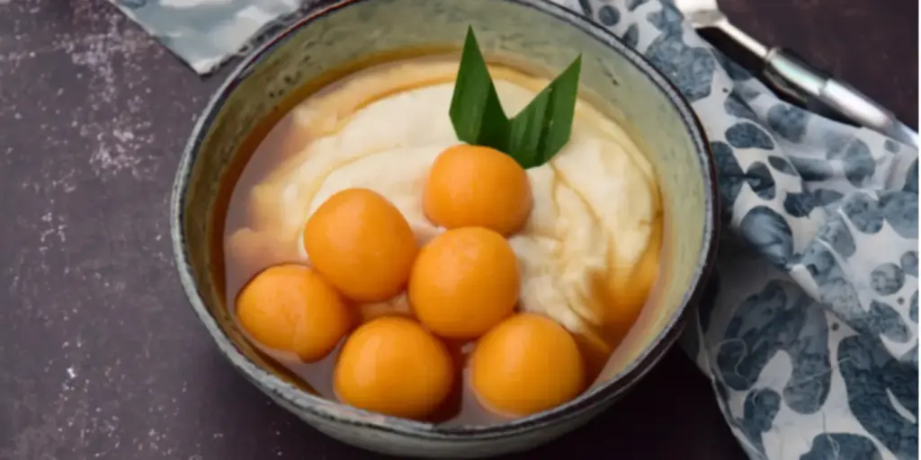 Potret semanguk bubur sumsum dengan candil lengkap dengan hiasan daun pandan