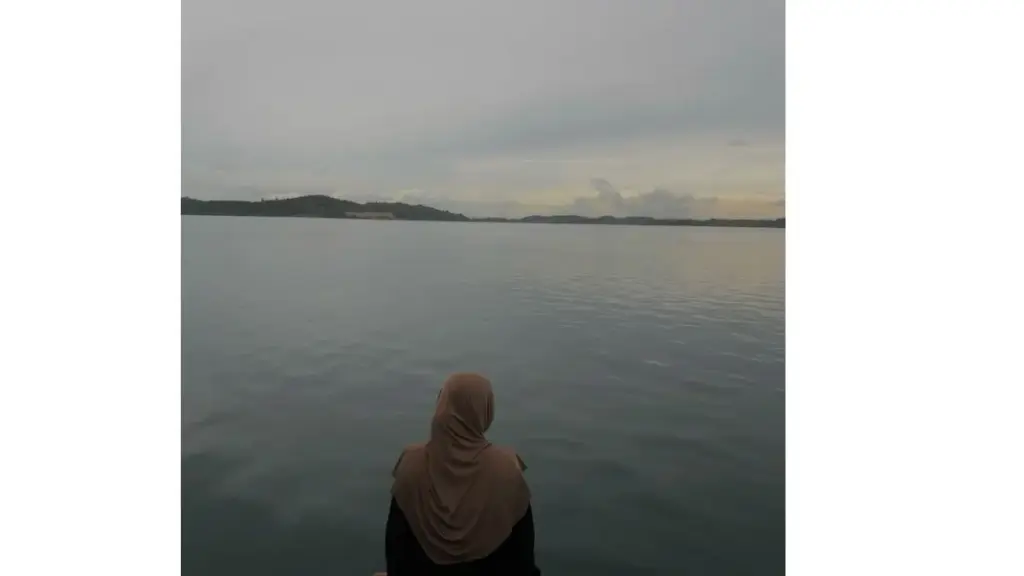 3 Cara Mengenali Orang Pendiam yang Ternyata Sangat Cerdas, Jarang Disadari!