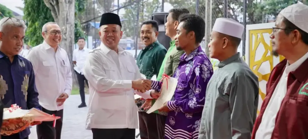 Percepat Sertifikasi Wakaf, Mentri ATR /BPN serahkan 33 Sertifikat Rumah Ibadah di Sulawesi Tengah