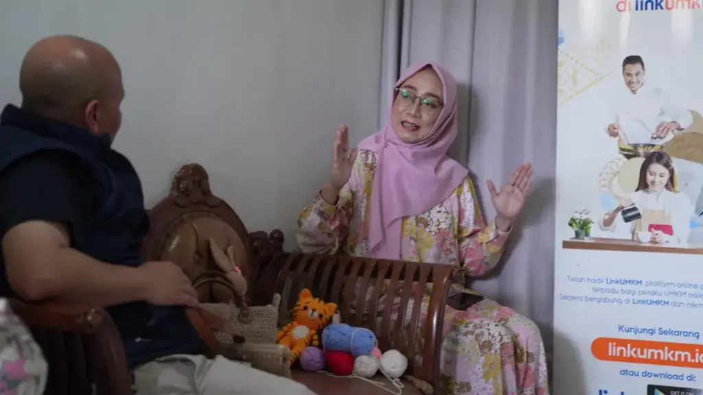 Merajut Kemandirian: Komunitas Merajut Tasikmalaya (KMT) Berdayakan Ratusan Perempuan Tembus Pasar Italia