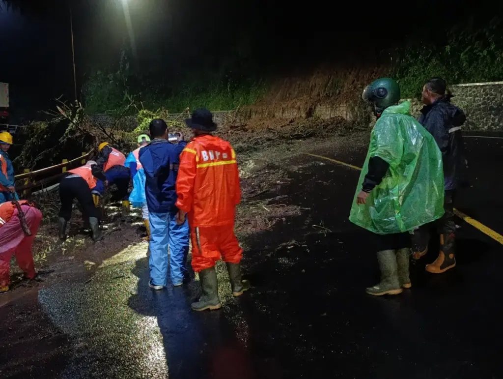Rawan Longsor Tiap Tahun, BPBD Sumedang Lakukan Mitigasi di Jalur Cadas Pangeran