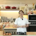 Chef Devina Hermawan dalam video kanal Youtube resmi miliknya.