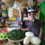 Harga sejumlah kebutuhan pokok di Pasar Tradisional Tanjungsari, Kabupaten Sumedang, mulai menunjukkan tren st