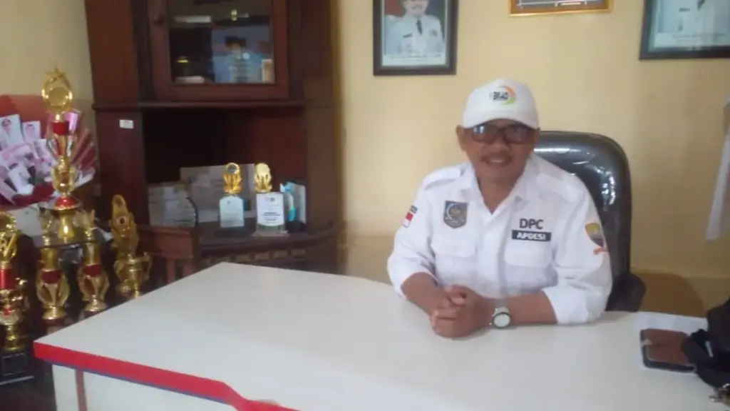 Kepala Desa Mulyasari, Caim Nulhikmat  saat memberikan keterangan terkait program Rutilahu dan BLT DD didesany