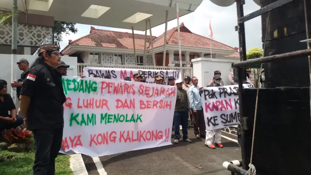 Massa Geruduk PN Sumedang, Desak Transparansi Pencairan Dana Konsinyasi Rp190 Miliar